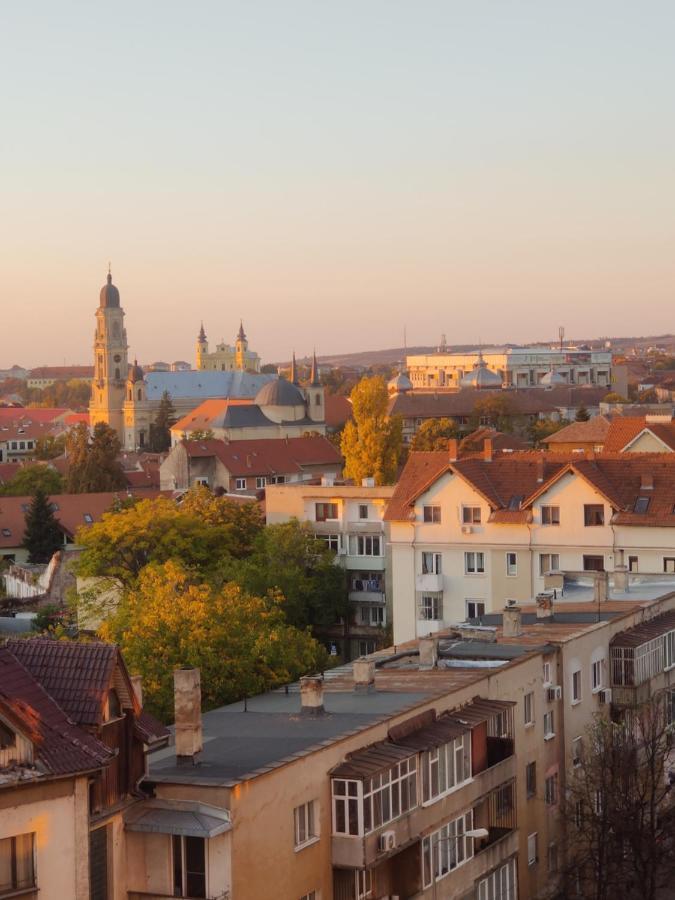 Over The City Орадя Екстер'єр фото