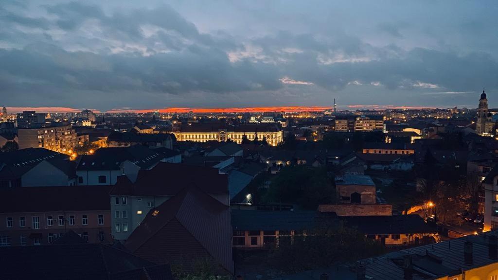 Over The City Орадя Екстер'єр фото